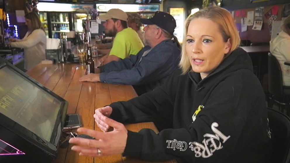 Amber Rowland, bartender i småstaden Funkstown, är för Donald Trumps inreseförbud.