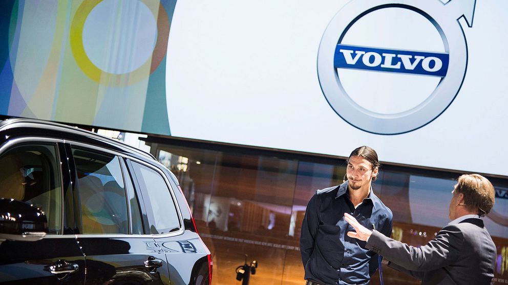 Zlatan Ibrahimovic på bilmässa med Volvo.