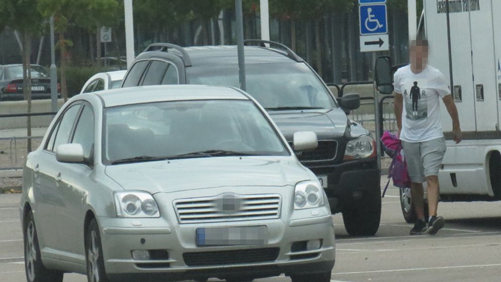 Här ses 44-åringen strax efter överlämnandet av två kilo kokain i Halmstad.