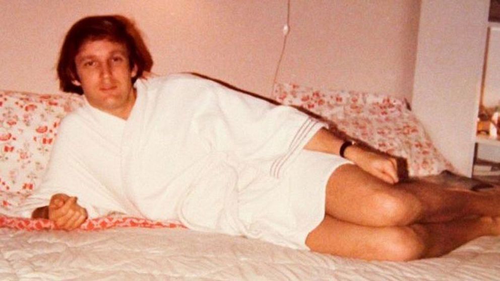 Trump iklädd badrock