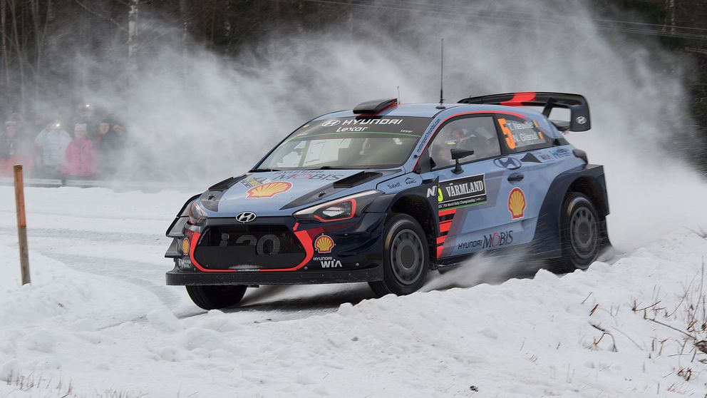 Thierry Neuville leder Svenska Rallyt med över en halv minut.