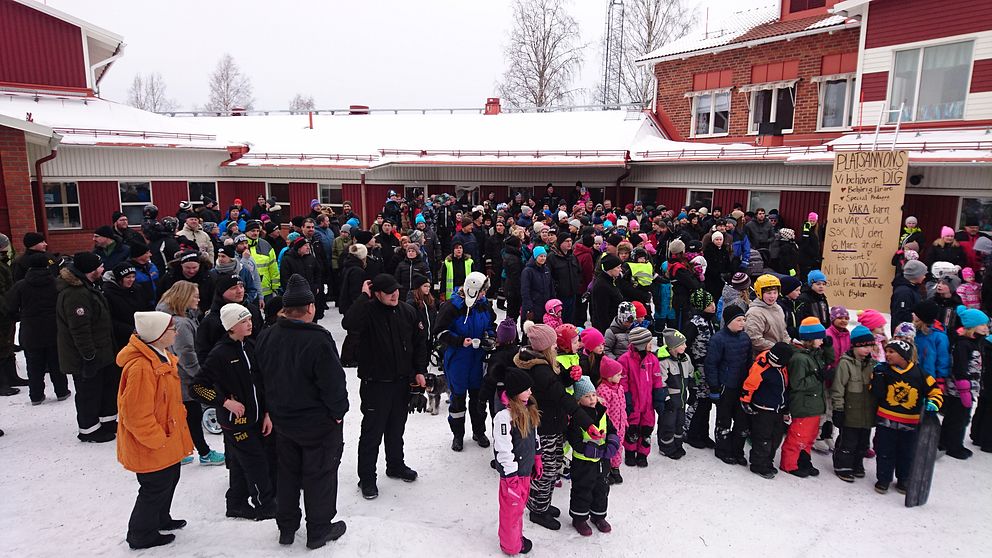 Manifestation på Gummarkskolan i Ragvaldsträsk