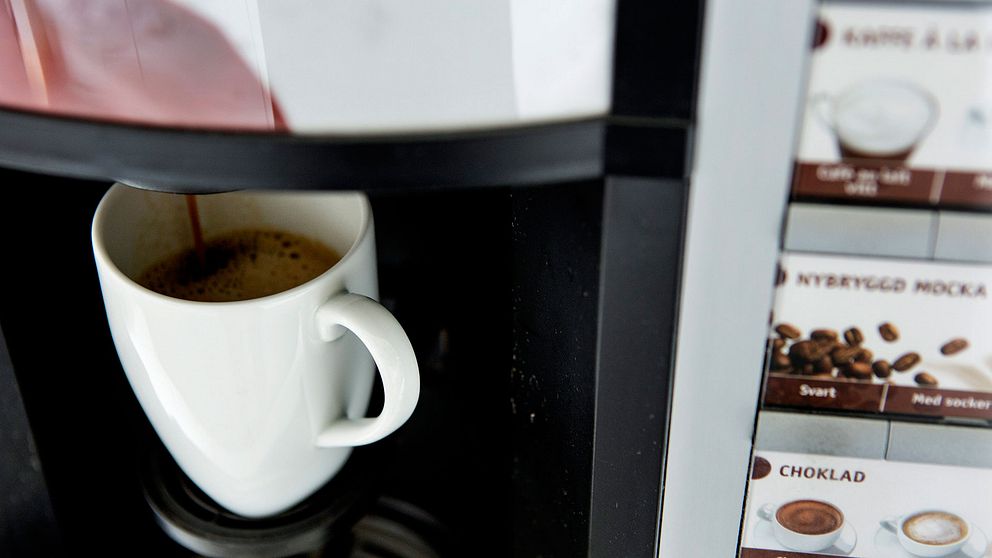 ”Jag tror tyvärr att man är så rädd att det ska smaka tunt att man överdoserar” säger kaffeexperten Anna Nordström.
