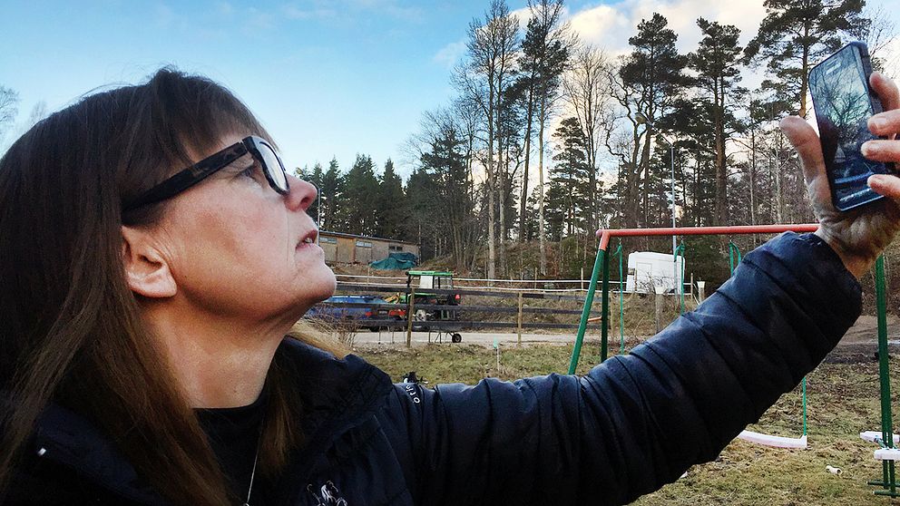 Åsa Strandberg blev av med den fasta telefonin för fyra år sedan. Sedan dess har familjeföretaget tampats med att få en pålitlig mobilsignal.