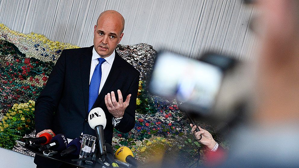 Statsminister Fredrik Reinfeldt vid pressträffen i riksdagen