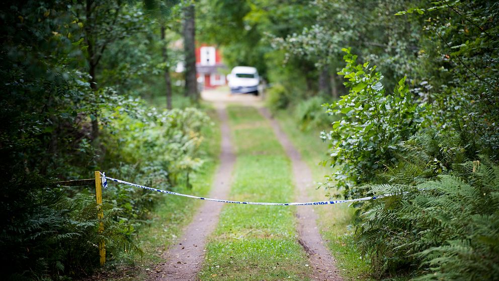 Arbogakvinnans make hittades drunknad vid en sommarstuga i Arboga 2015.