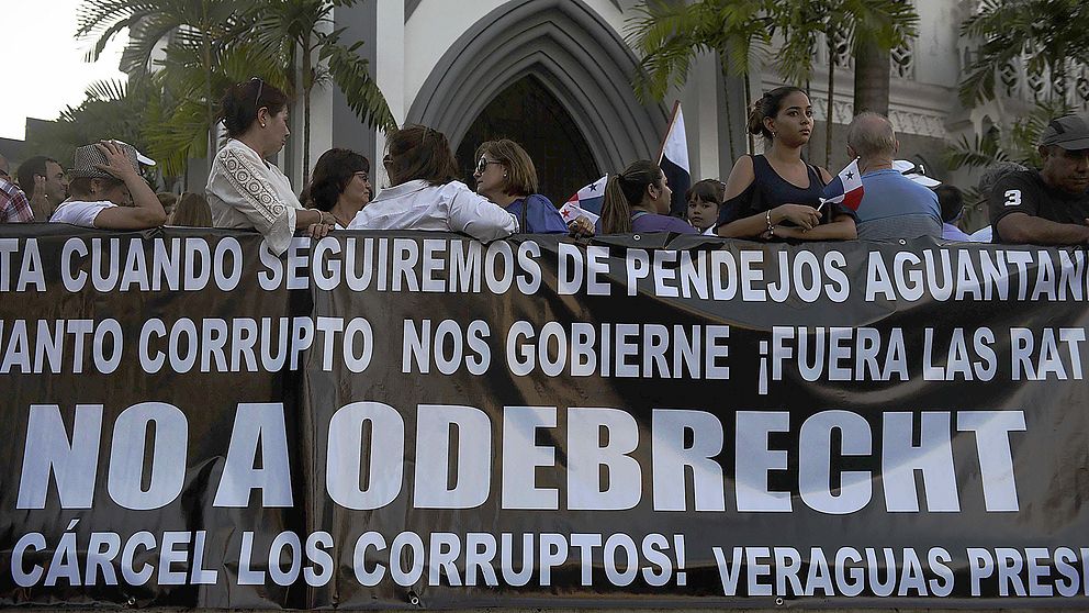 Protester mot korruption hos byggföretaget Odebrecht i Panama City 16 februari.