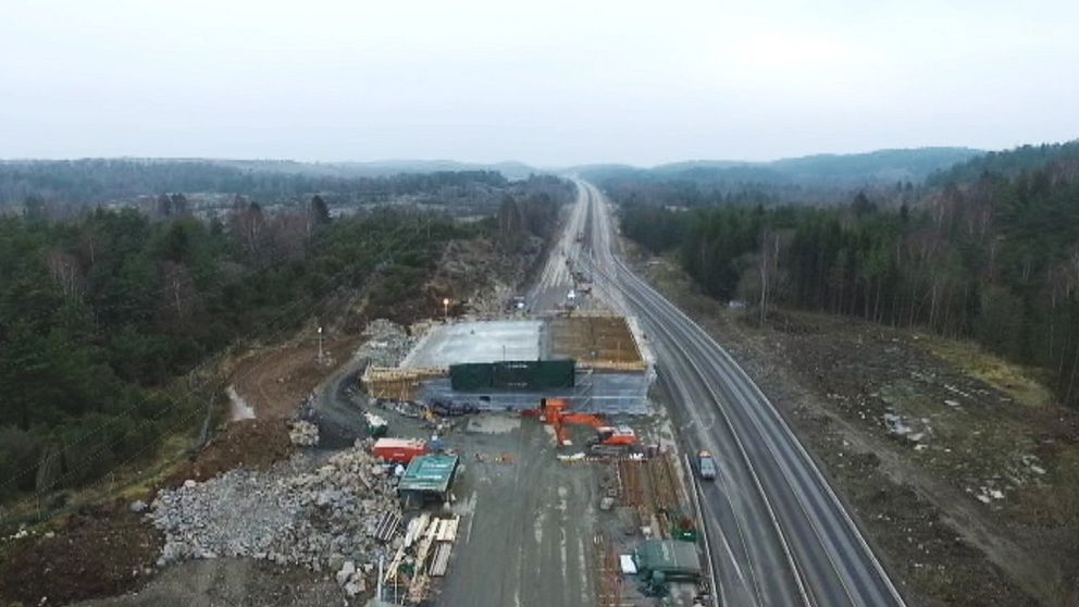 Ekoduktbygget över E6 i Sandsjöbacka norr om Kungsbacka.