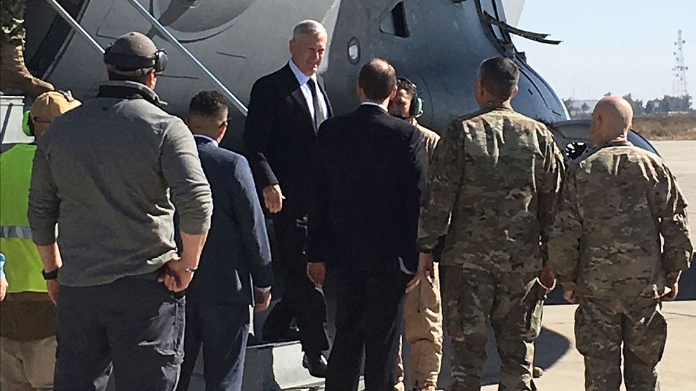USA:s försvarsminister James Mattis anländer till Bagdad.