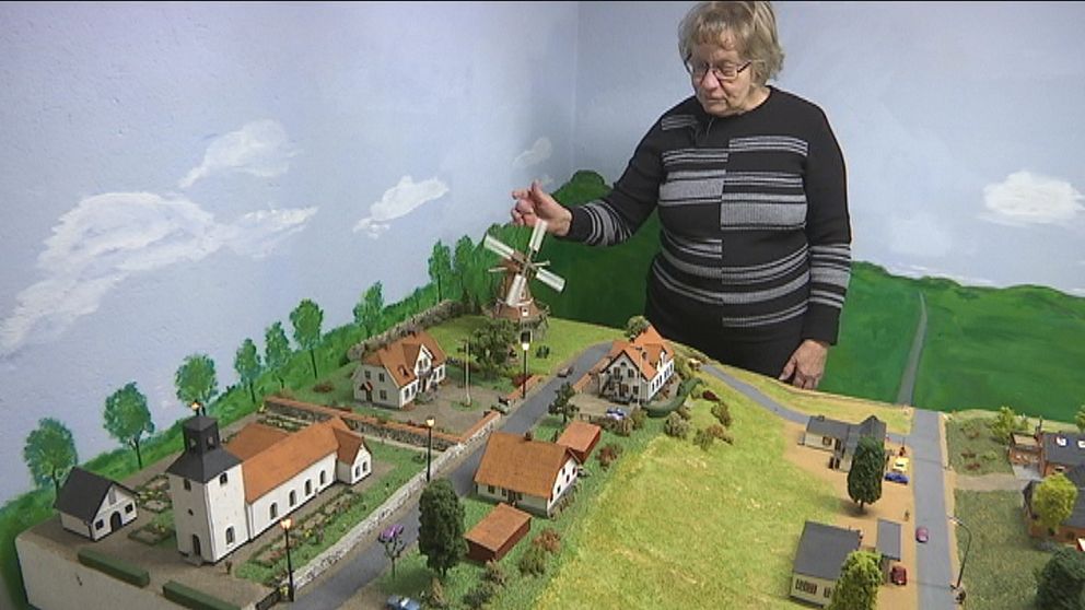 Bodil Larsson har skapat en miniatyrstad av Harlösa.