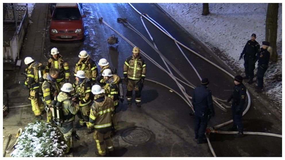 Två personer räddades från en brand i Husby inatt.