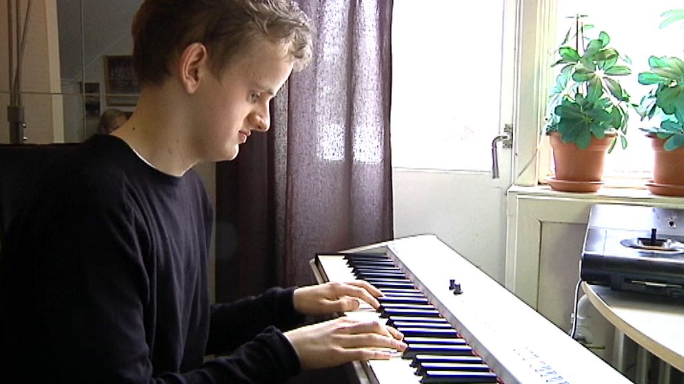 Alexander Engström vid pianot