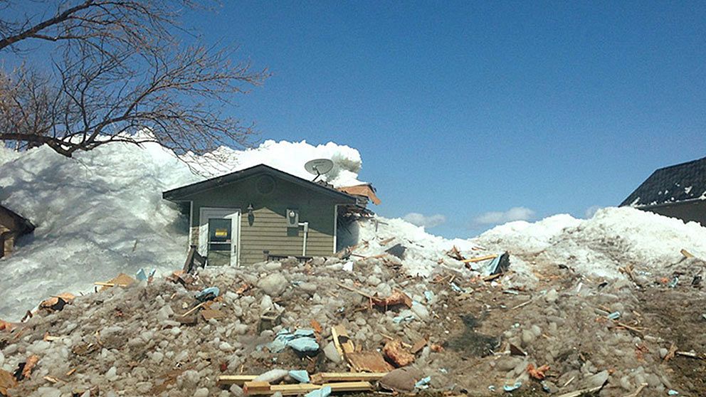 Ett hem i Ochre Beach, Kanada, som förstörts i en istsunami.