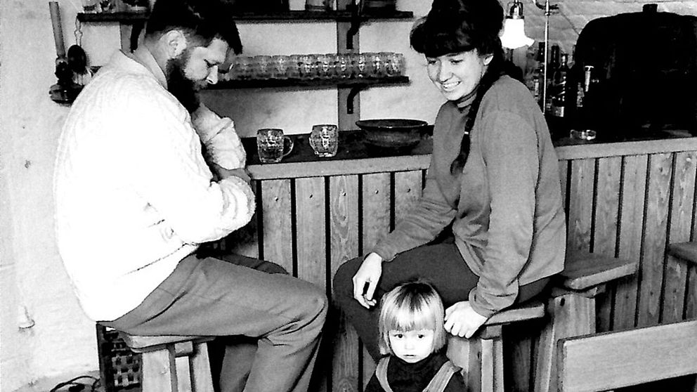 Klara Frosterud med föräldrarna Lars och Åsa.