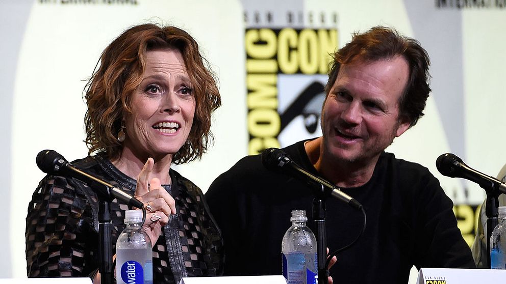 Bill Paxton var med i Aliens med Sigourney Weaver. Här pratar de om filmen på Comic Con 2016.