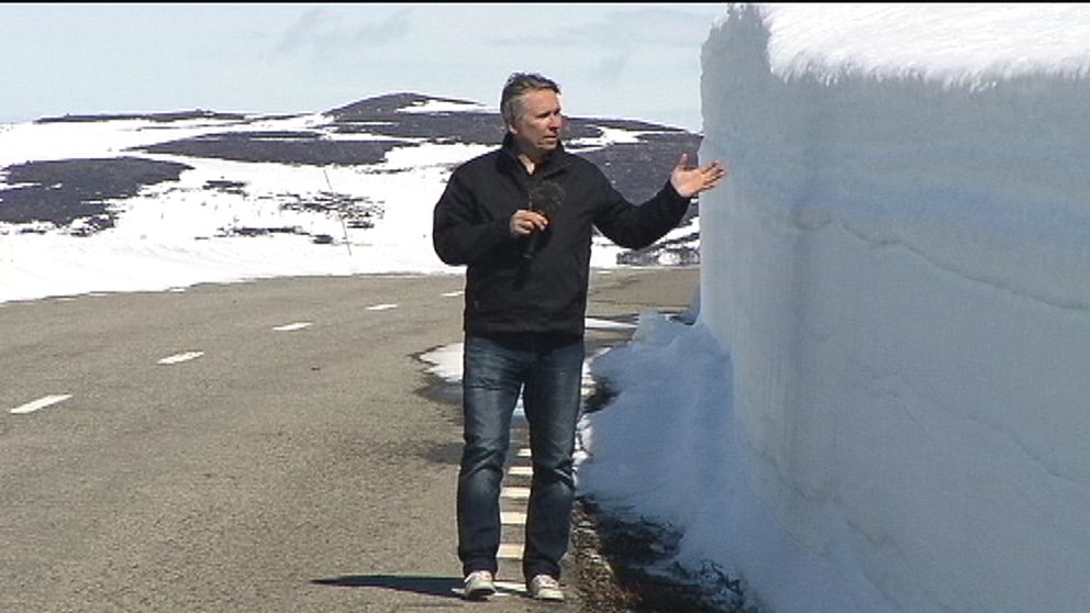 Även om värmen kom i maj och snön smälte var det långt in i månaden ändå mycket snö i delar av fjällkedjan. Exempelvis i Stekenjokk, som Västerbottensnytts reporter Stefan Rehnman kunde konstatera den 15 maj.