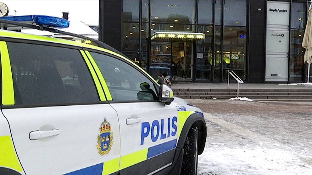 Polisen var på plats vid Resecentrum under onsdagen för att kontrollera och prata med ungdomar.