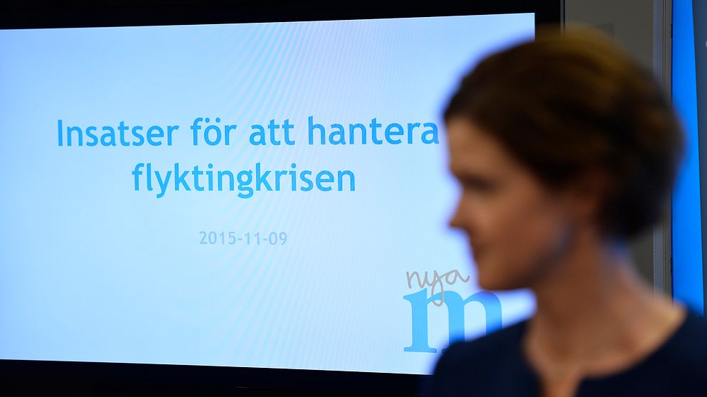 Partiledaren Anna Kinberg Batra presenterar åtgärder för att hantera flyktingkrisen i november 2015.