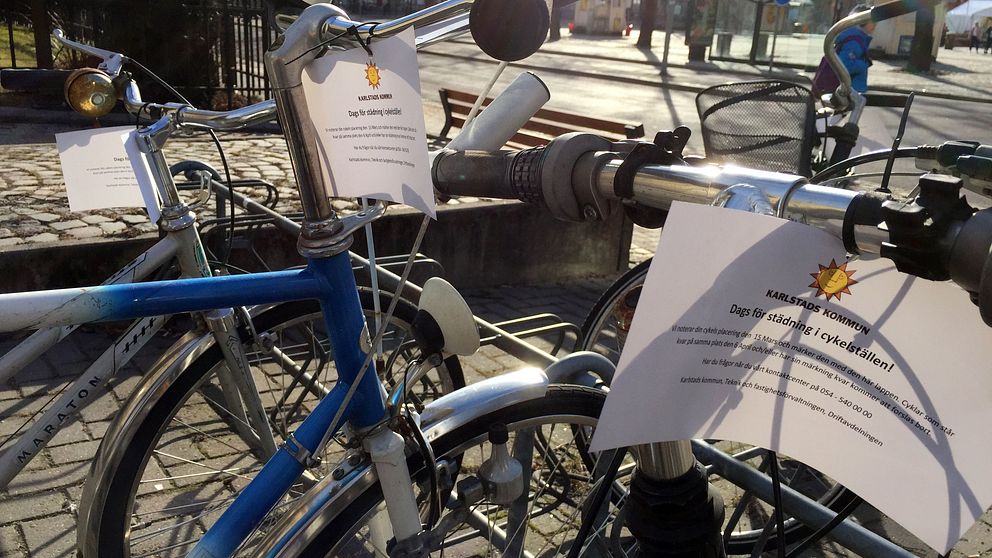 Många cyklar kvar i cykelställen i Karlstad