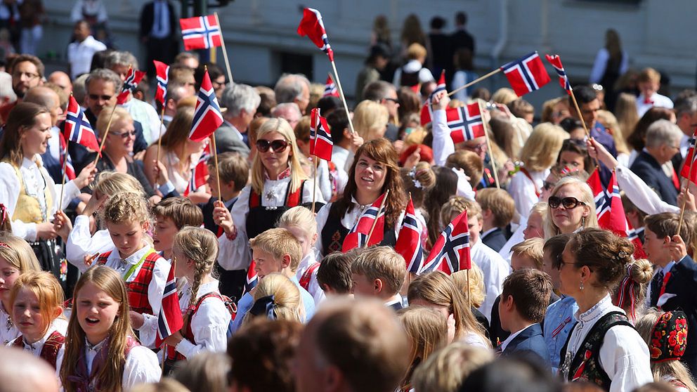 Glada norrmän firar 17 maj.