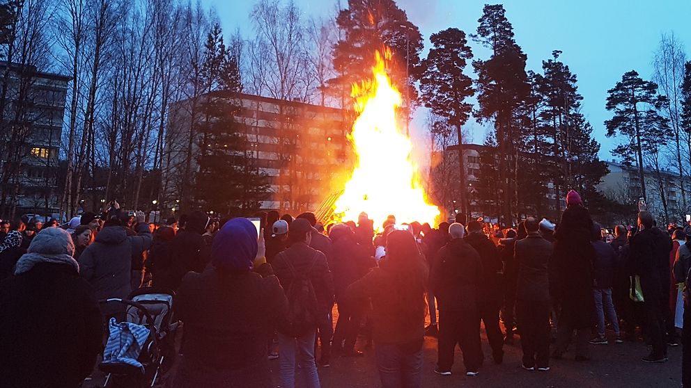 Newrozelden har tänts på Kronoparken i Karlstad.
