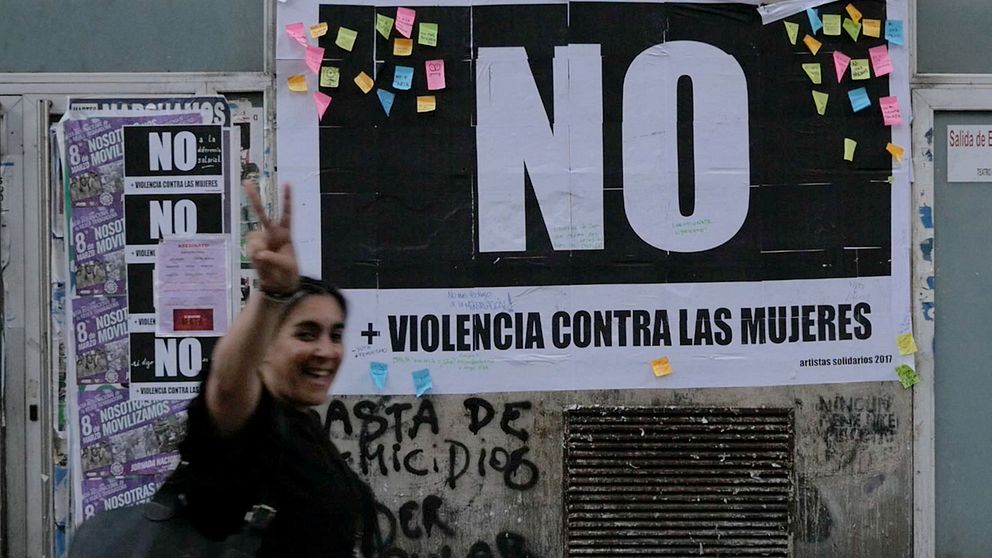 Av världens alla kvinnomord sker hälften i Latinamerika. Men nu sprider sig manifestationer och kampanjer som försöker stoppa våldet.