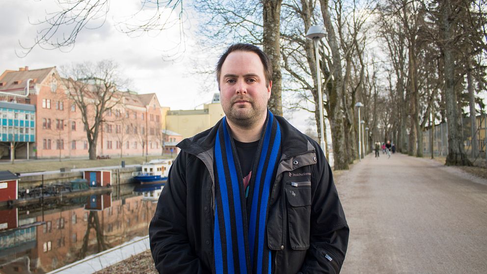 Lars Olsson, supporterföreningens ordförande, längs Fyrisån i Uppsala