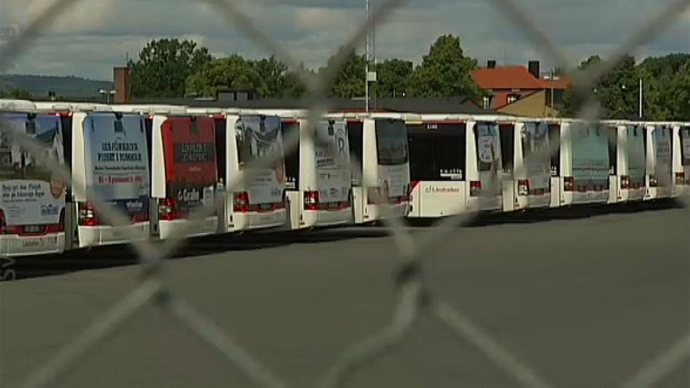 Strejken fortsätter och bussarna i Jönköping står nu stilla.
