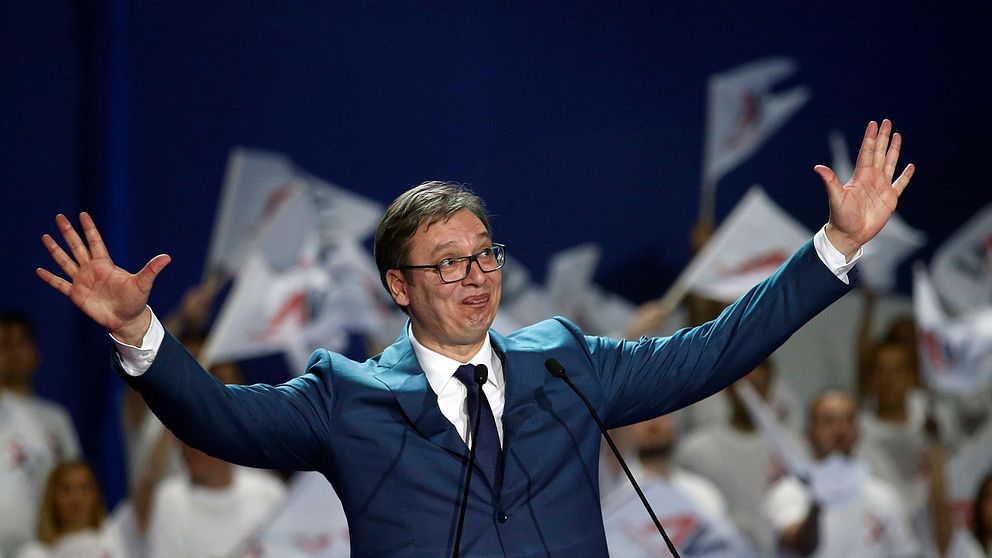 Premiärminister Aleksandar Vucic ser ut att gå mot en överlägsen seger i det serbiska presidentvalet.