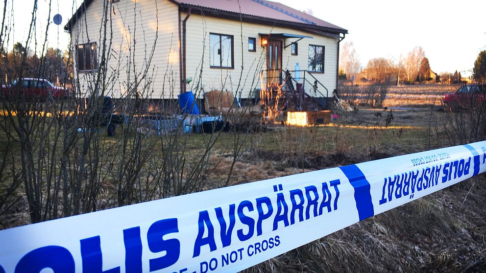 En kvinna i 30-årsåldern har hittats död i en bostad i Långshyttan.