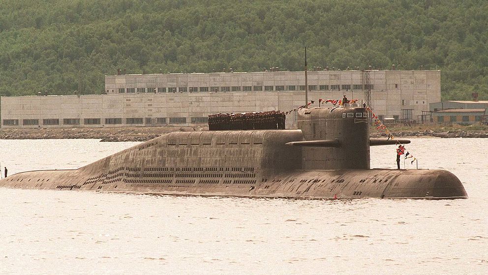 En annan typ av atomubåt i hamnen i Murmansk, Ryssland. Arkivbild.
