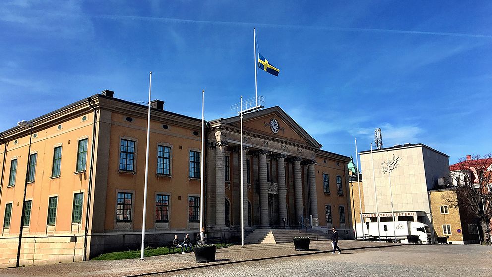 Blekinge tingsrätt flaggar på halvstång efter terrorattacken i Stockholm.