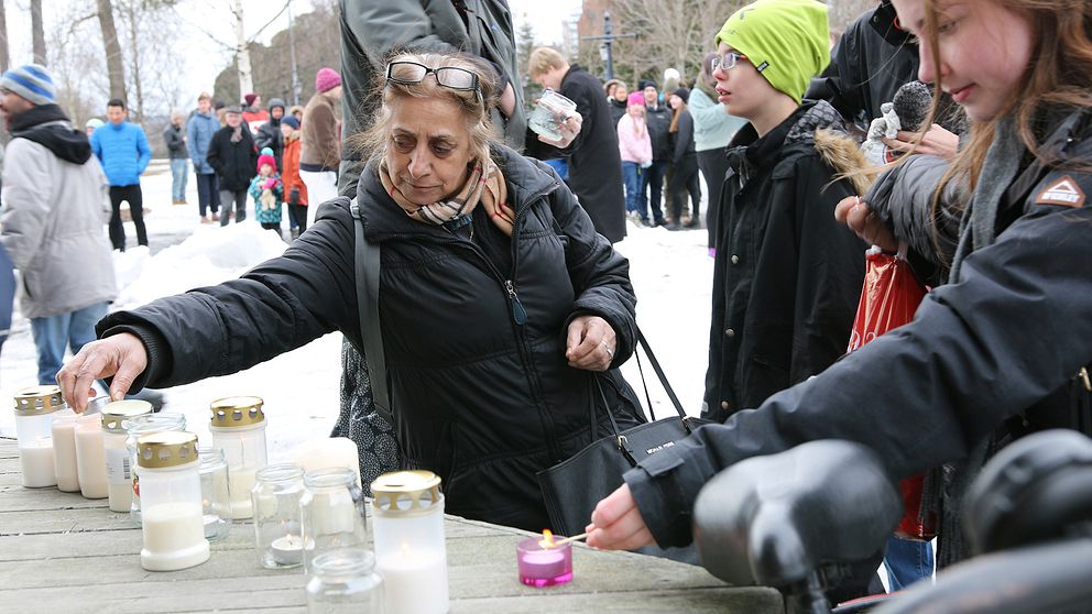 Ljusmanifestation i Döbelns park, Umeå, efter terrordådet i Stockholm