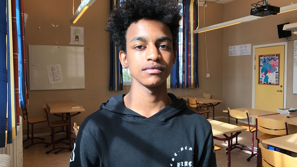 Sirak Solomon, Karlbergsskolan i Köping.