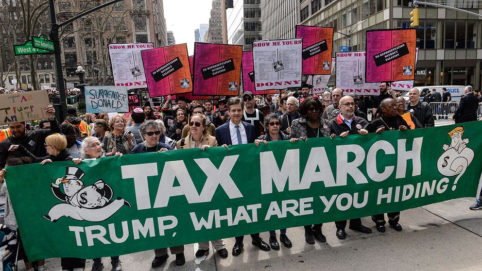 NEW YORK – demonstration mot Trump i samband med att det är dags för alla amerikaner att deklarera skatt.