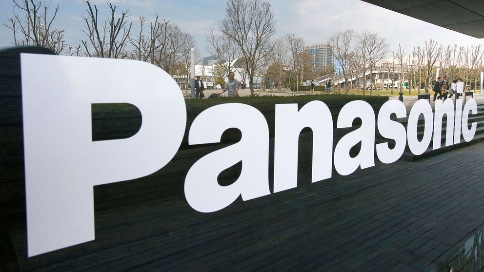 Skyltfönster med Panasonics logotyp.