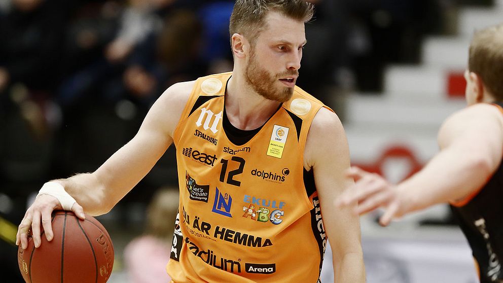 Mikael Lindqvist tillhörde planens bästa när Norrköping slog Södertälje i basketens SM-semifinal.