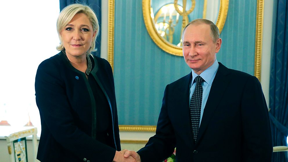 Marine Le Pen och Vladimir Putin träffades i mars 2017. Många i Ryssland hoppas att Le Pen vinner presidentvalet.