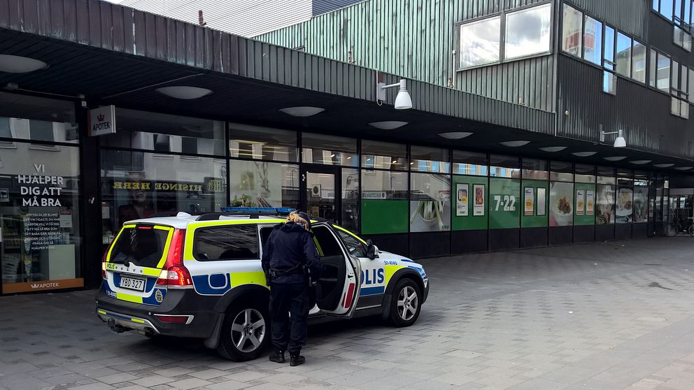 Halv nio på lördagsmorgonen fick polisen in larm om ett misstänkt farligt föremål på Wieselgrensplatsen i Göteborg.