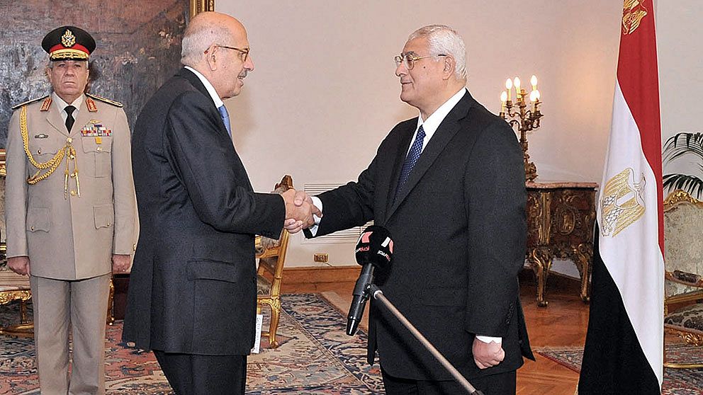A handout picture released by the Egyptian Presidency shows Egyptian leader Mohamed ElBaradei (C) being sworn in as Egypt's interim vice president for foreign relations, in front of Egypt's interim president Adly Mansour (R), in Cairo on July 14, 2013. The appointment of ElBaradei, a former head of the UN nuclear watchdog and a Nobel peace laureate, follows the military overthrow of Islamist president Mohamed Morsi on July 3. AFP PHOTO / EGYPTIAN PRESIDENCY == RESTRICTED TO EDITORIAL USE – MANDATORY CREDIT 'AFP PHOTO / EGYPTIAN PRESIDENCY' – NO MARKETING NO ADVERTISING CAMPAIGNS – DISTRIBUTED AS A SERVICE TO CLIENTS ==
