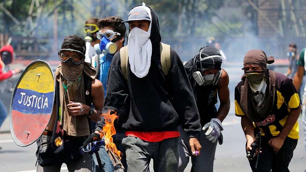 Det rör sig främst om unga män som utkämpar den gatukrigs-liknande protest som pågått i en månads tid i Venezuela.