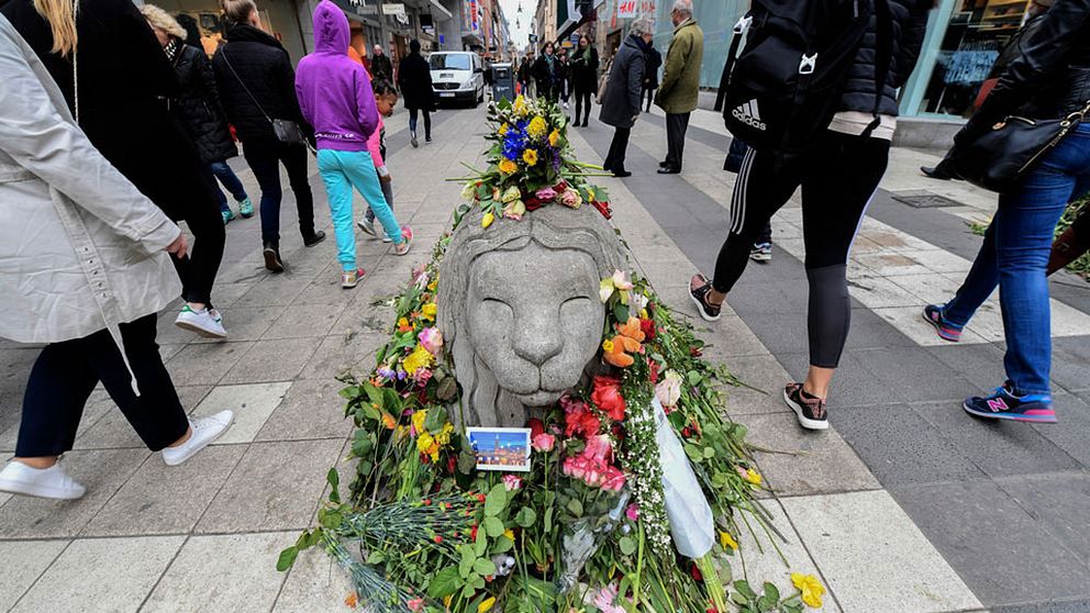 En person till har dött efter terrordådet i Stockholm