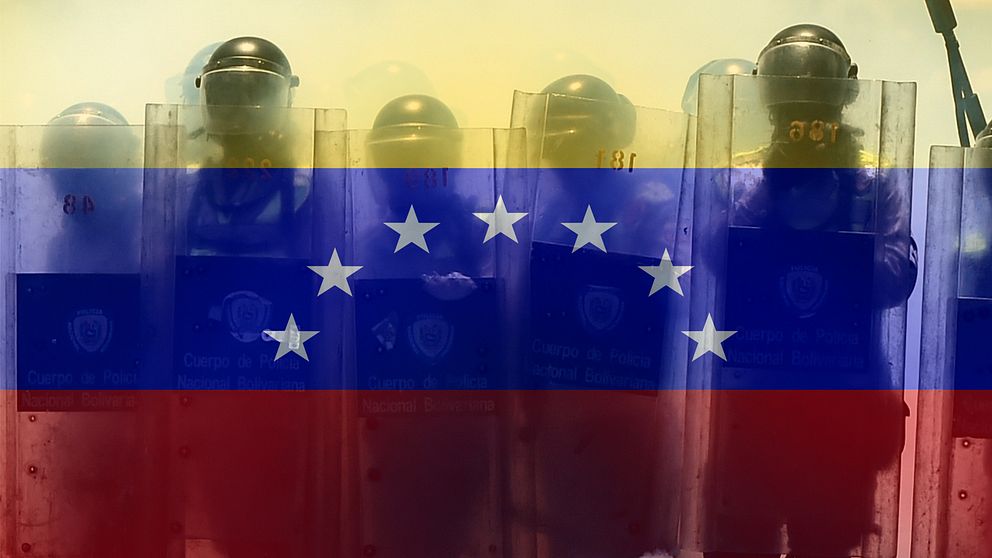 bildkollage Venezuelas flagga och poliser med gasmask