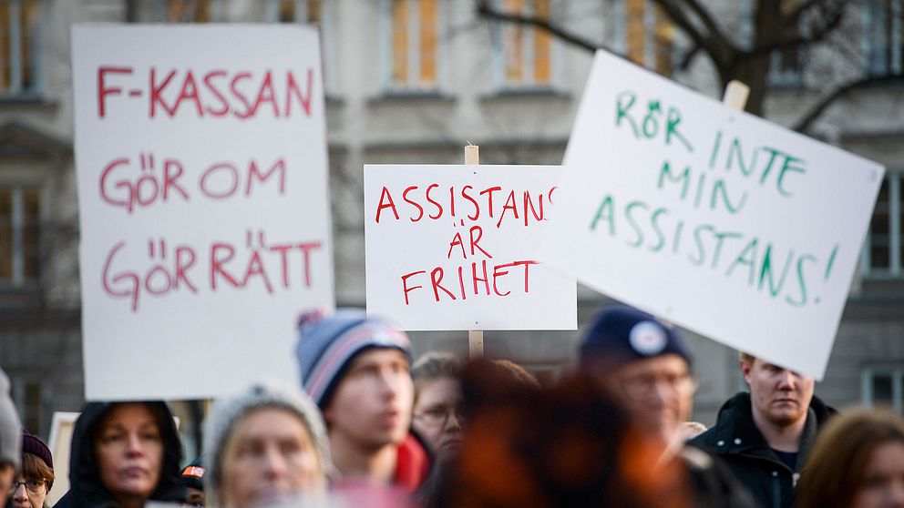 Demonstration mot inskränkningarna i assistansersättning