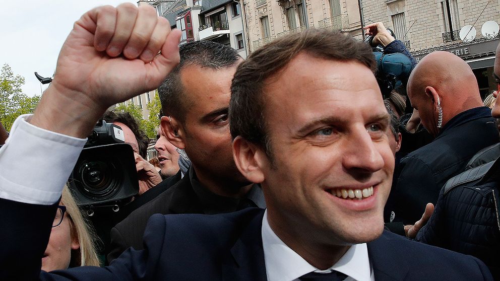 Emmanuel Macron i staden Rodez under sin presidentkampanj två dagar före valet.