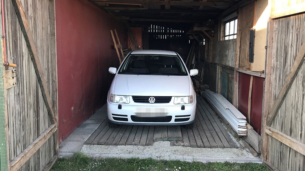 Johanna Harlevi Viottis bil står avställd i hennes pappas garage utanför Visby på Gotland.