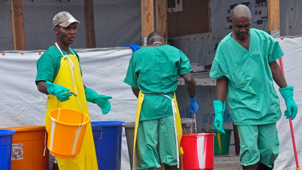 Vårdpersonal i Liberia under den värsta Ebola-epidemin 2014.