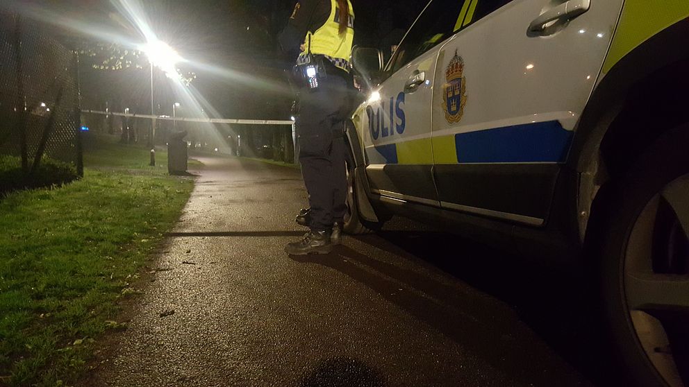 En man i 30-årsåldern har hittats skottskadad i Frölunda i Göteborg.