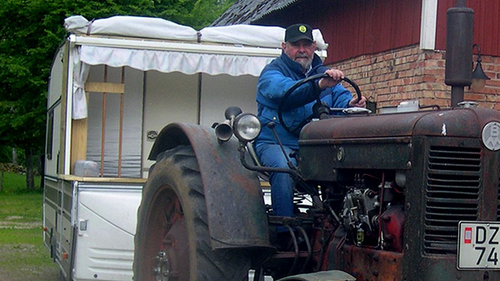 Åke Larsson vill se naturen, höra fågelsången och ljudet av sin traktor.