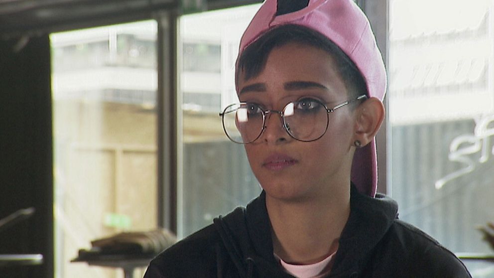 Amani Yahya började med att skriva dagbok, och tog sedan det textskrivandet till musiken.